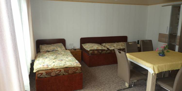 Bungalow bis 4 Personen mit WC/Dusche