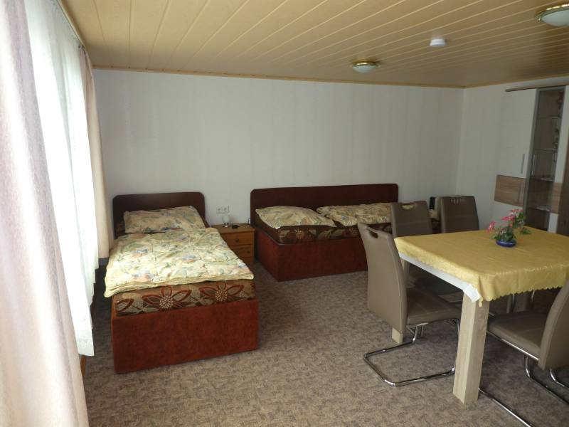 Bungalow bis 4 Personen mit WC/Dusche