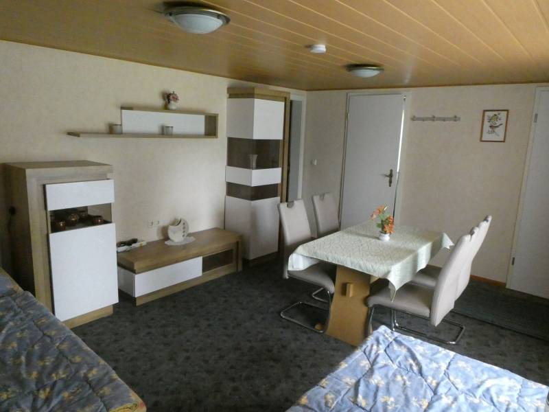 Bungalow bis 4 Personen mit WC/Dusche